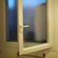 pose d'une fenêtre en PVC par l'entreprise 2B Alu